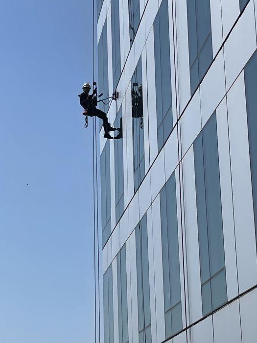 Investigation of sealant failures by rope access.